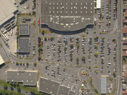 Vue aérienne de l'espace commercial de Pierry